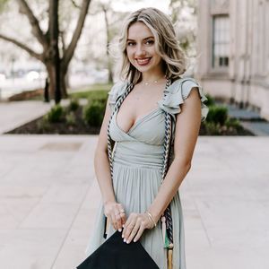 Meet your Posher, Alyssa